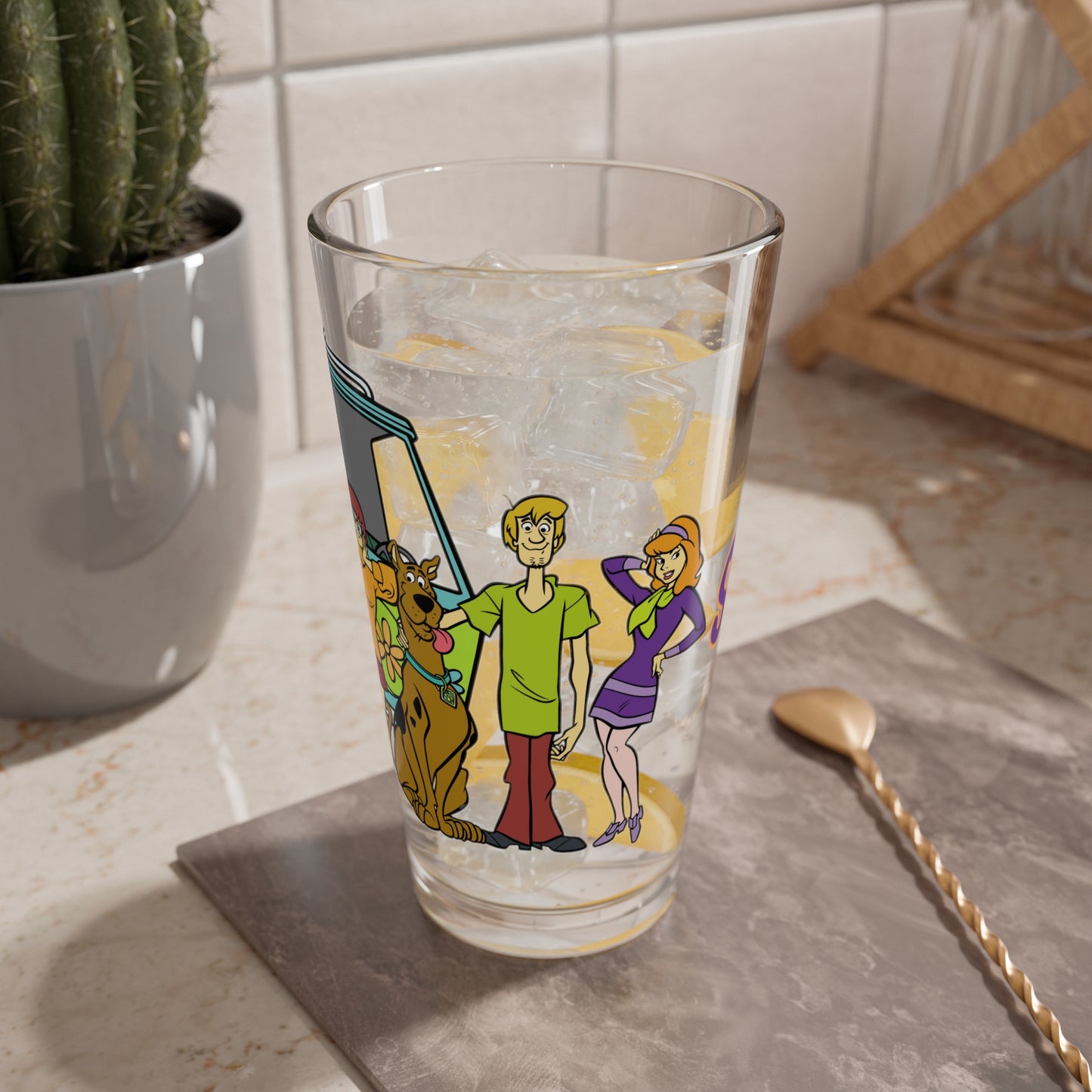 Scooby Doo Pint Glass, 16oz - Shaggy, Fred, Daphne, Velma - Mystery Machine - Hanna-Barbera Cartoon Classic