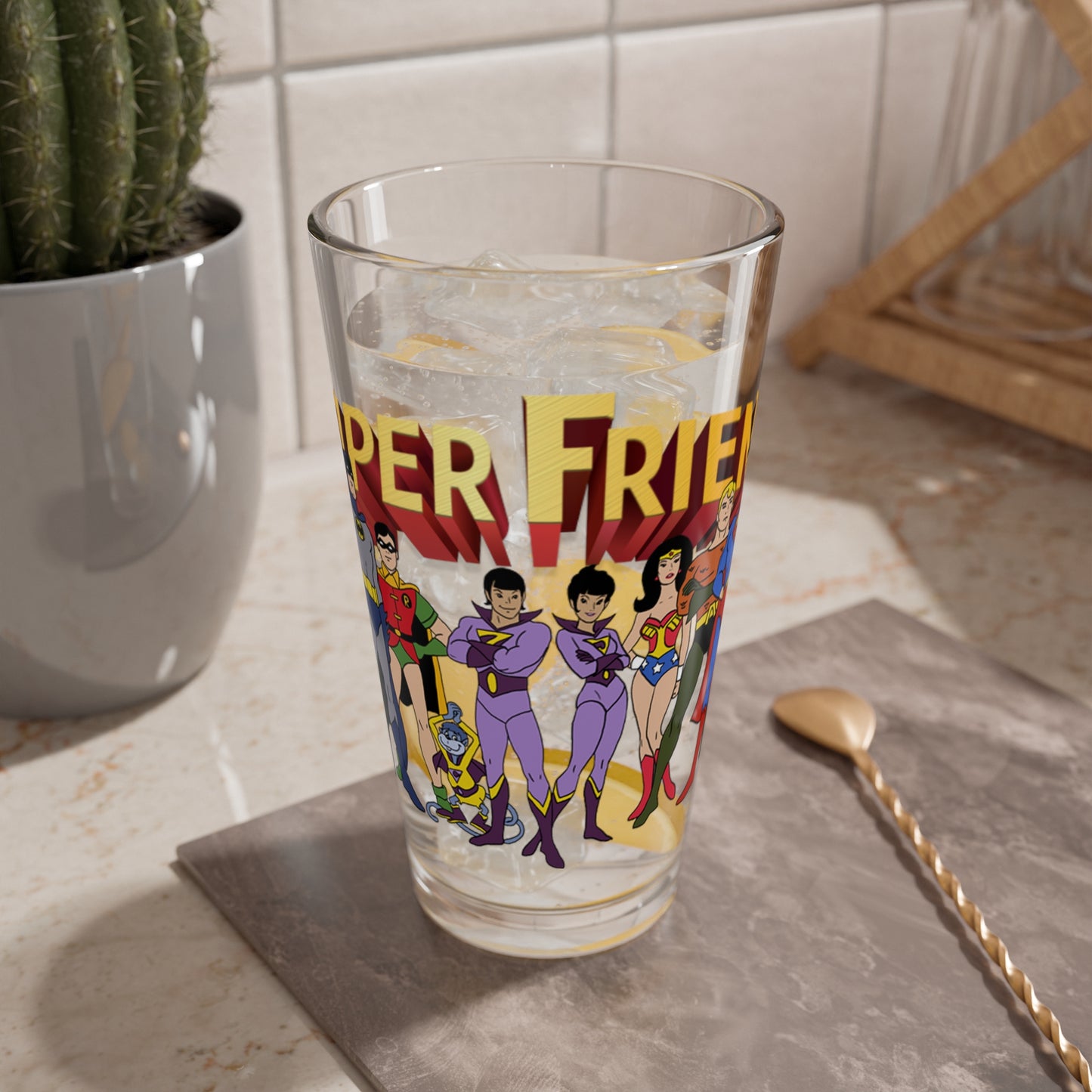 Super Friends Pint Glass, 16oz - Hanna-Barbera Saturday Morning Cartoon - Superman, Batman, Wonder Woman, Aquaman, Robin, Zan, Jayna, Gleek, The Wonder Twins - DC Comics