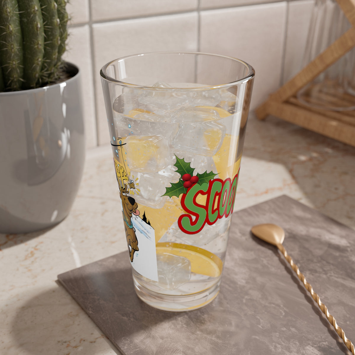 Scooby Doo Christmas Pint Glass, 16oz - Mystery Inc - Hanna-Barbera Cartoon - Festive Holiday Barware
